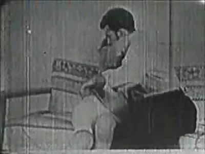 ముదురు బొచ్చు టీన్ మాయా గ్రాండ్ తన అద్భుతమైన కాక్ పీల్చే నైపుణ్యాలను ప్రదర్శిస్తుంది