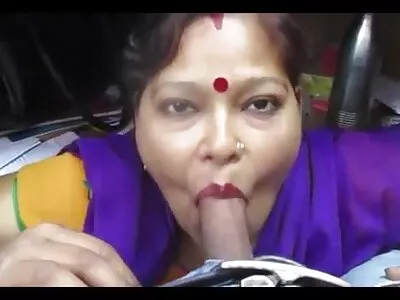 క్రిస్టీ మాక్ ఆమె చేతిని పని చేయనివ్వండి