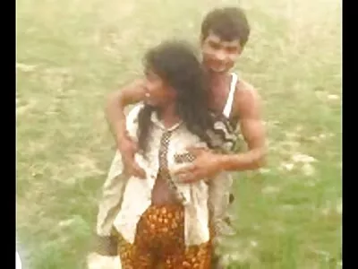 రద్దీగా ఉన్న మహిళ జైలుకు వెళుతోంది