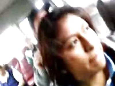 హాట్ MILF యాష్లే తన లోదుస్తులతో టీజ్ చేస్తుంది
